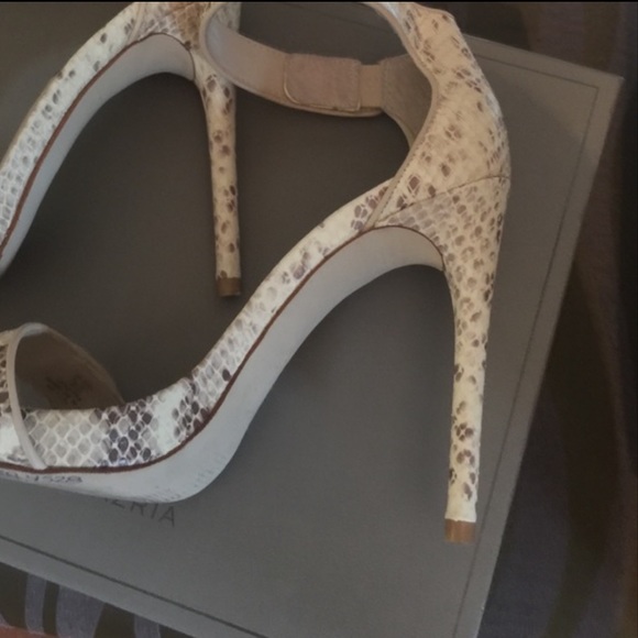 BCBGMAXAZRIA PYTHON PRINT HEELS - Picture 11 of 11